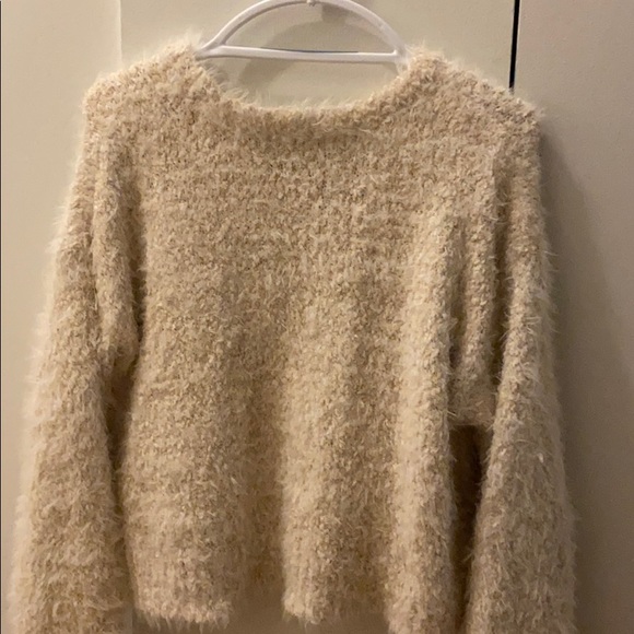Cropped Forever 21 White fuzzy sweater - Picture 3 of 4